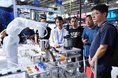 5G智慧工廠機器人在2023中國國際數(shù)字經(jīng)濟博覽會上展示未來制造新趨勢